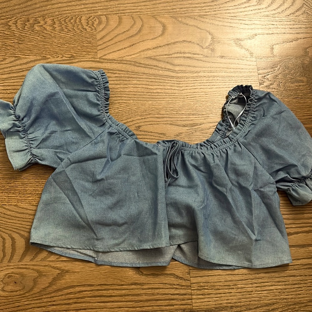 Cropped Jean material too
